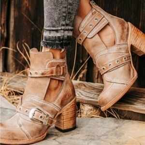 Freebird Stephen Sonoma leather distressed brown buckle Ankle Boots size 8.